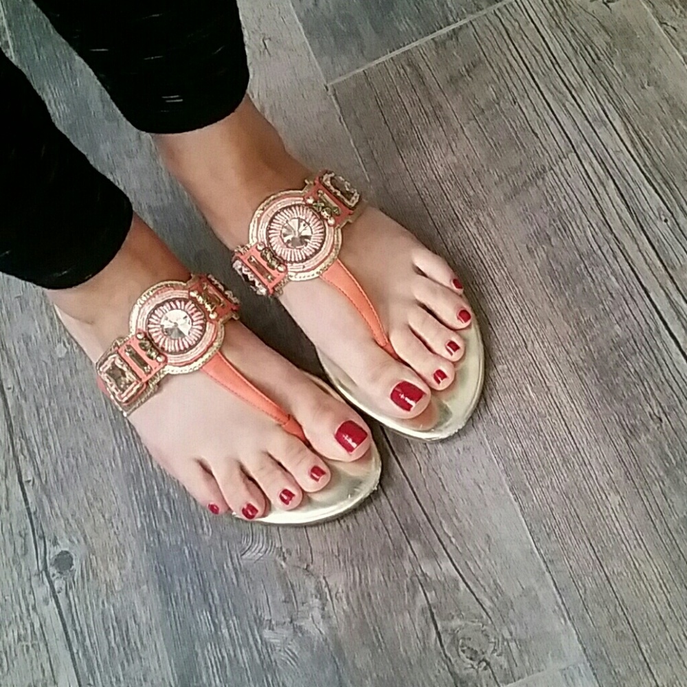 Vince Camuto flip flops - Picture 8 of 8